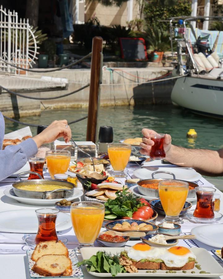 Port Alacati Hotel Zewnętrze zdjęcie